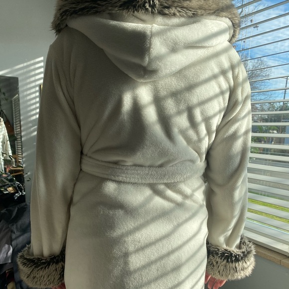 Pottery Barn Robe - Picture 3 of 5